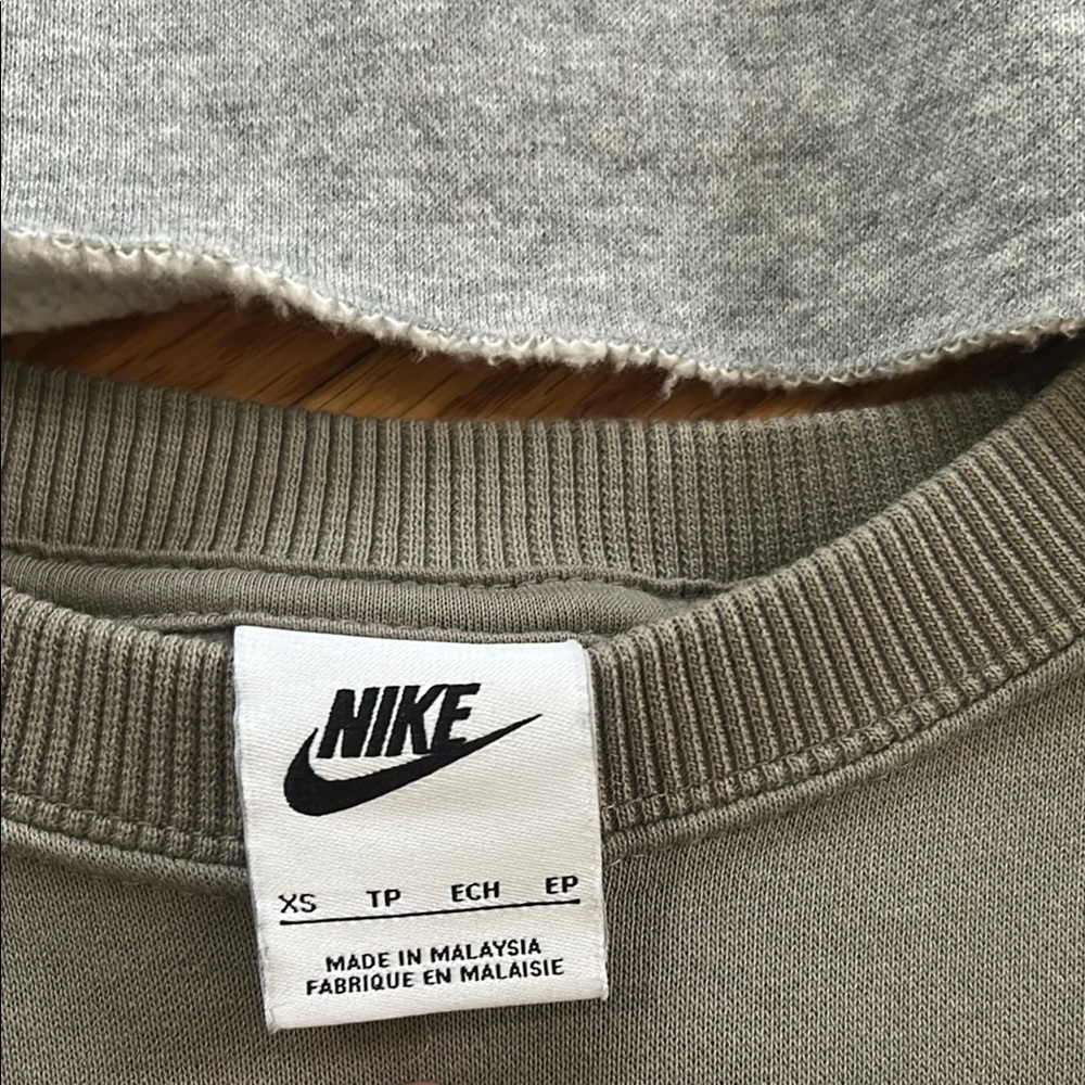 Nike crop sweatshirt pullover